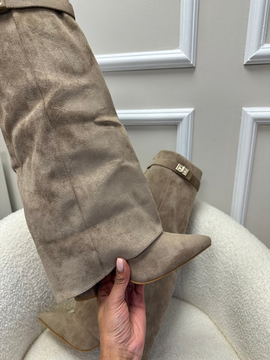 Gigi” Boots Suede Taupe