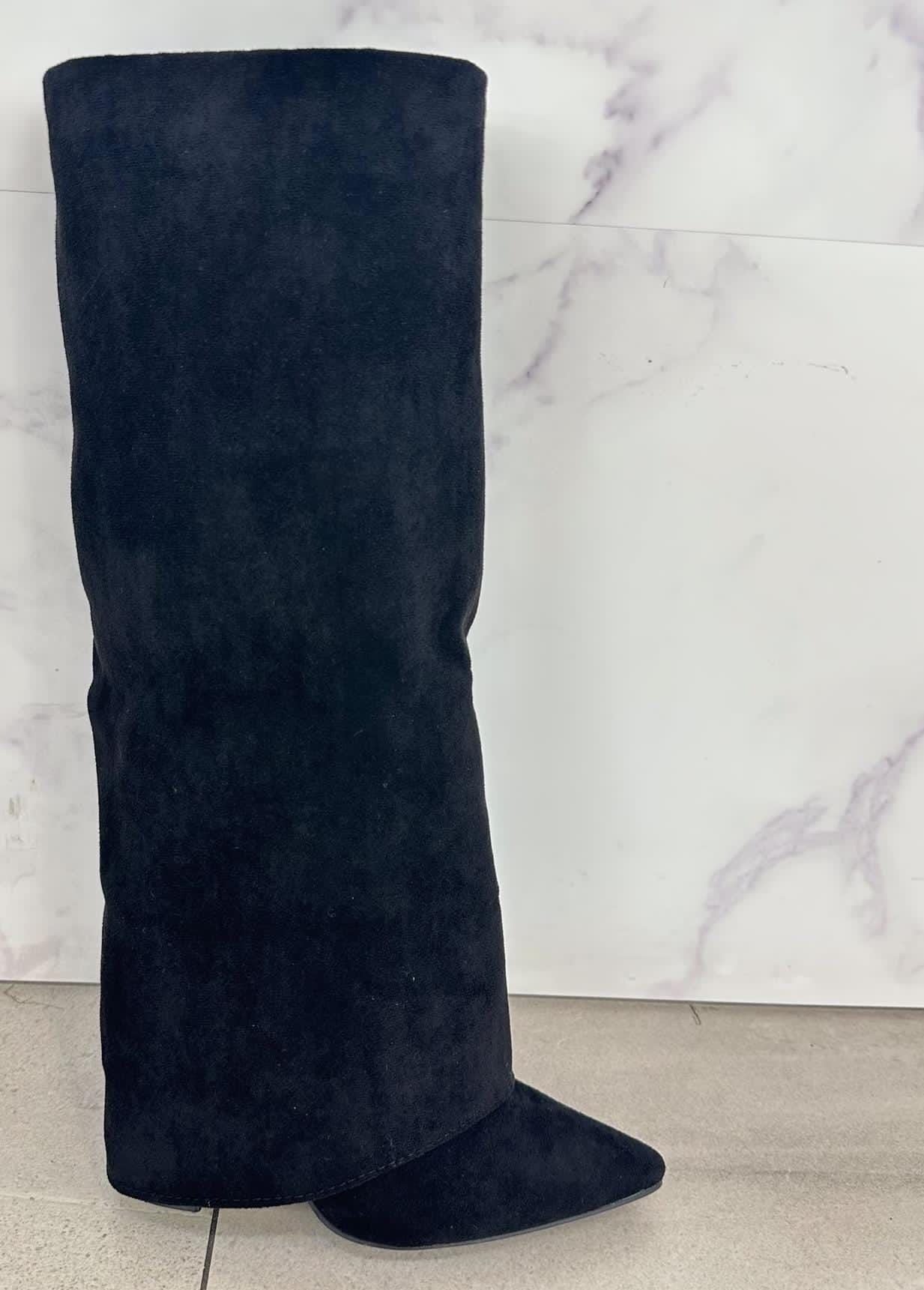 Gigi” Boots Suede Black