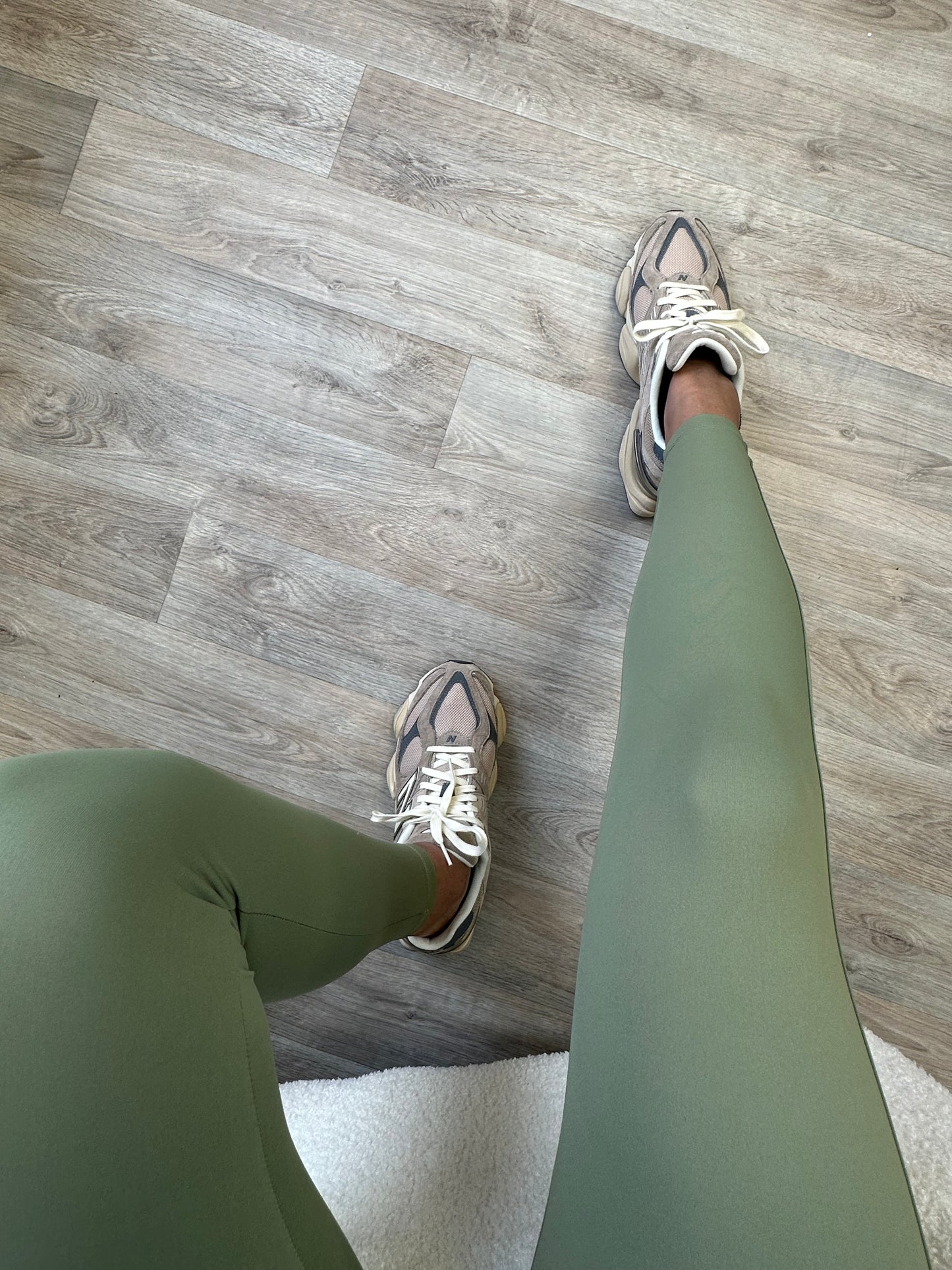 SEAM FRONT HIGH WAIST LEGGINGS