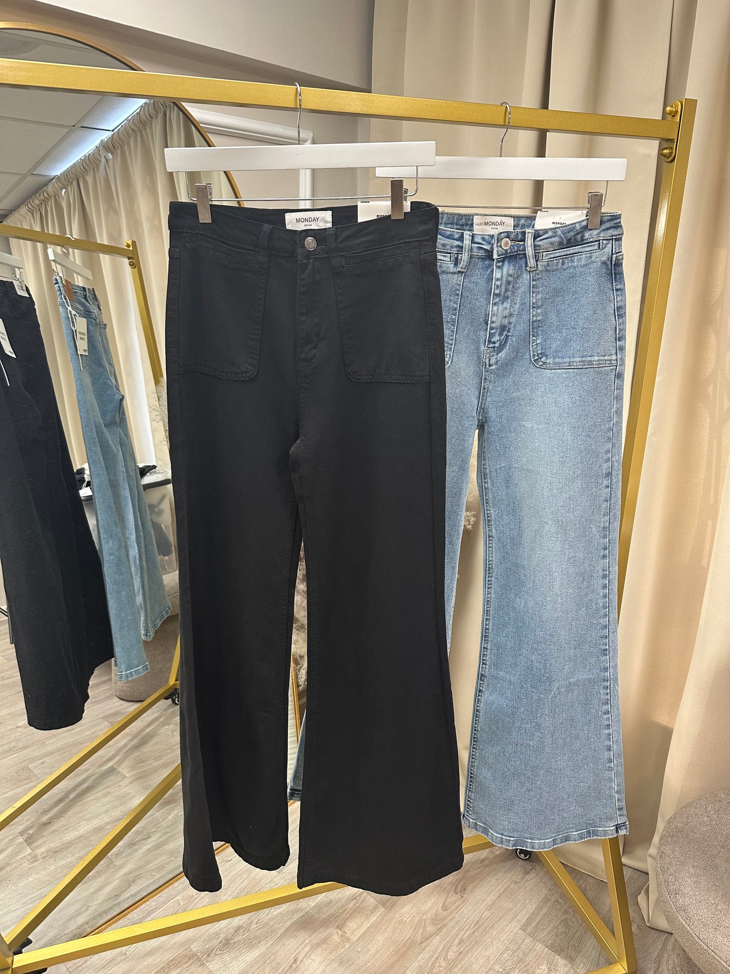 Patch Pocket Denim Flared Jeans regular leg