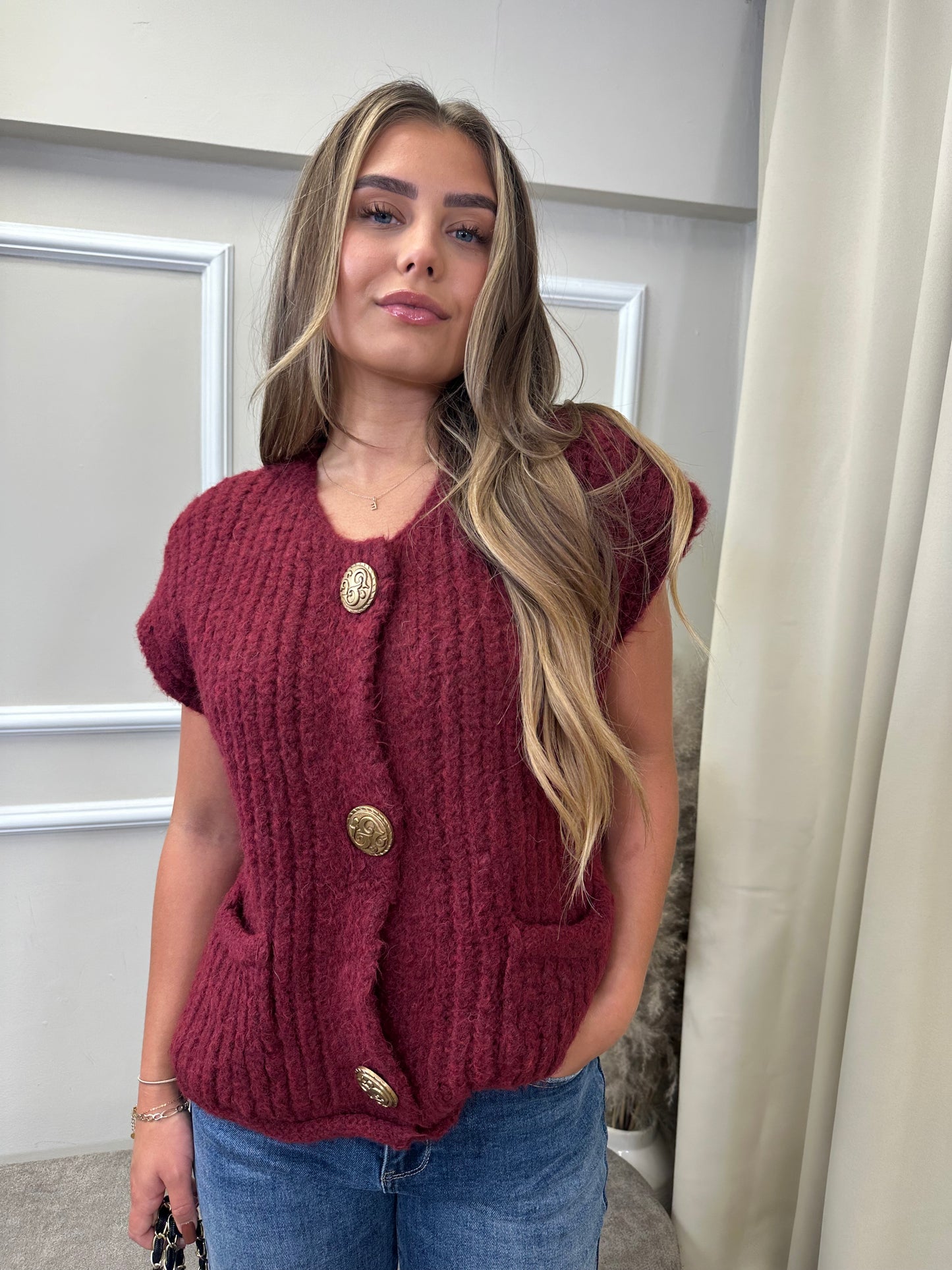 SLEEVELESS KNIT CARDIGAN