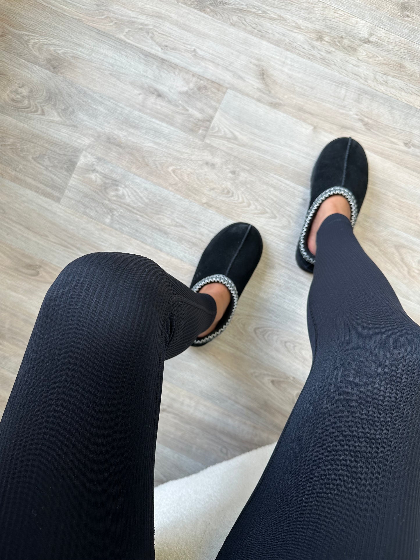 RIBBED BLACK” HIGH WAIST SEAMLESS LEGGINGS